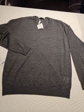 Pierre Balmain Men's V-Neck Sweater in Charcoal Gray 50/50 Cashmere/Silk. Italy